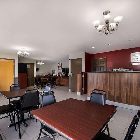Econo Lodge Inn & Suites Канандейгуа Экстерьер фото