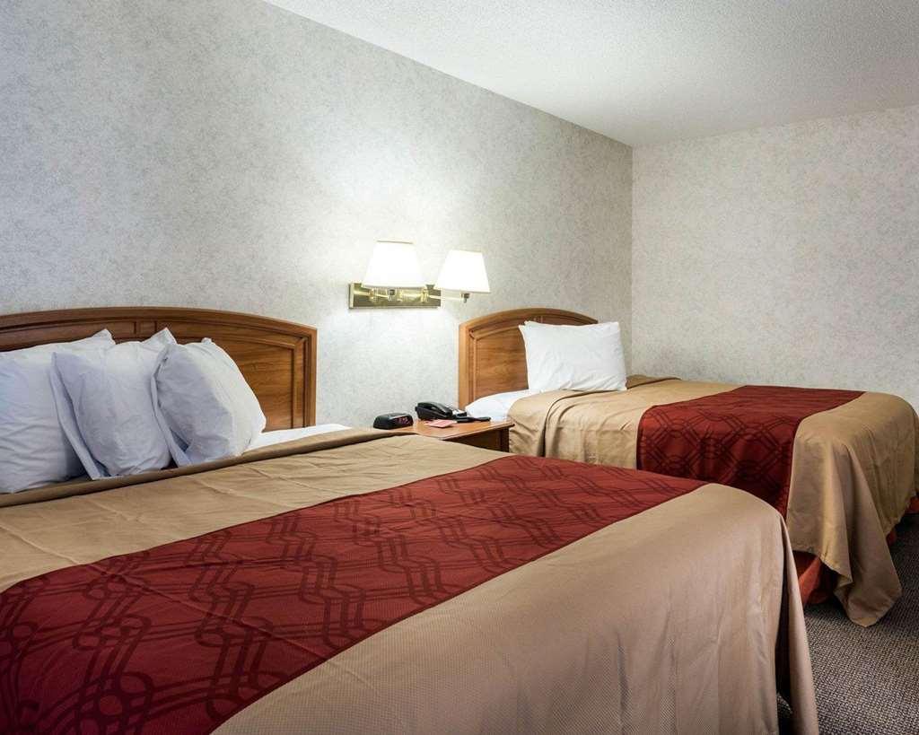 Econo Lodge Inn & Suites Канандейгуа Номер фото