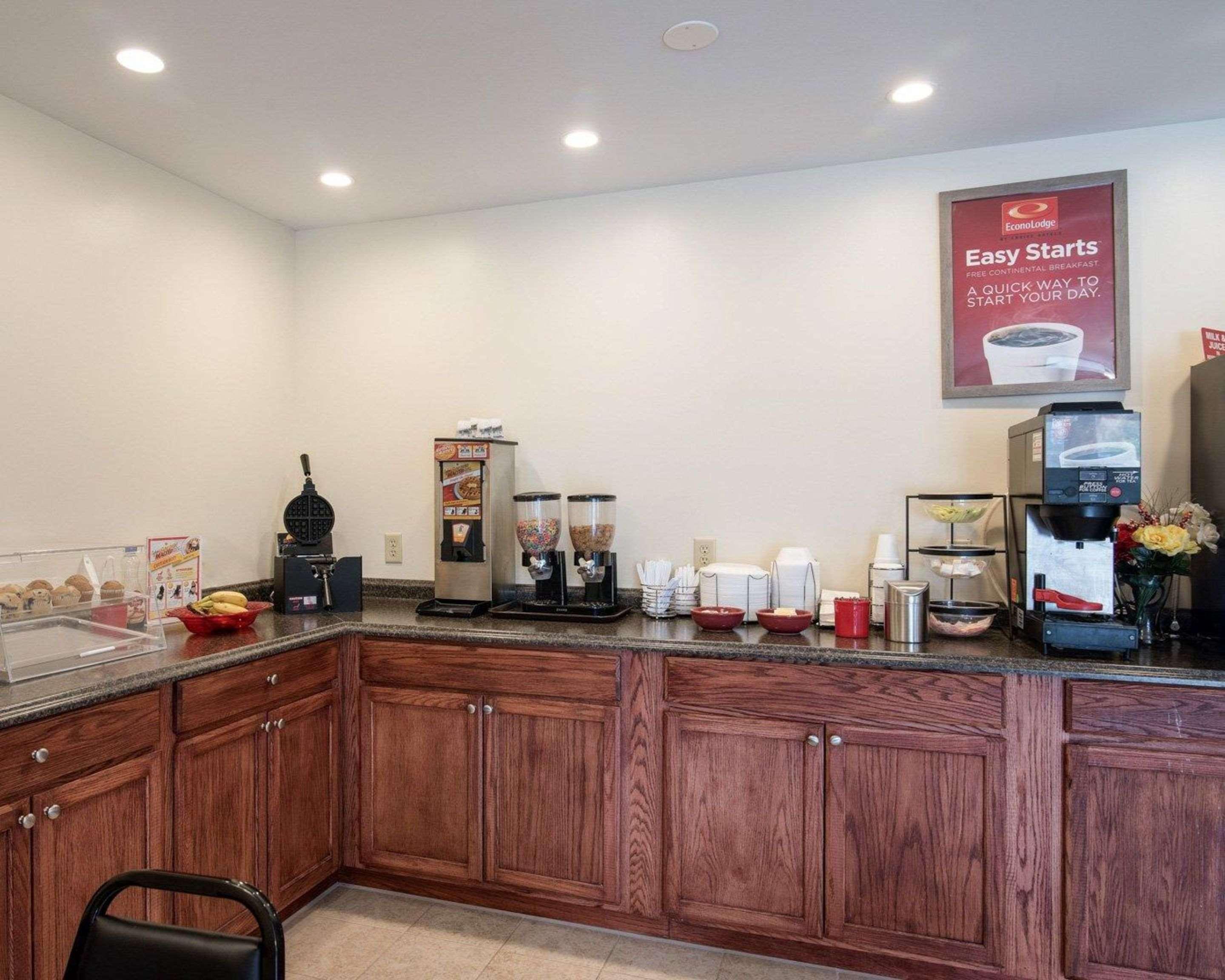 Econo Lodge Inn & Suites Канандейгуа Экстерьер фото