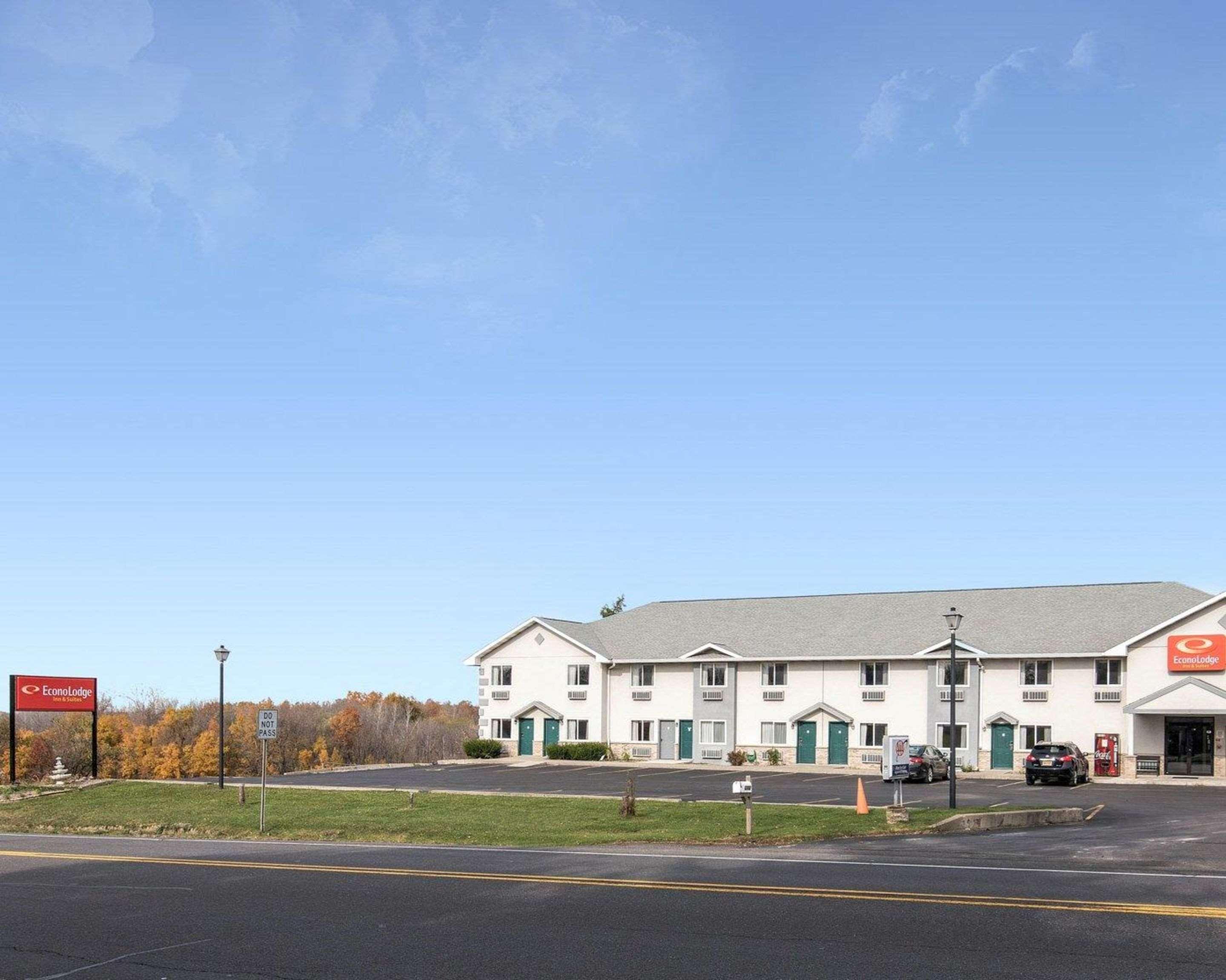 Econo Lodge Inn & Suites Канандейгуа Экстерьер фото