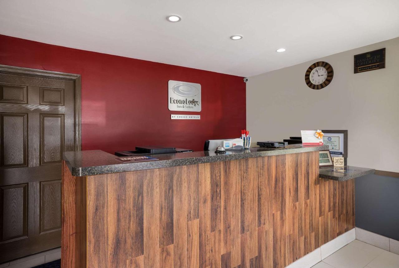 Econo Lodge Inn & Suites Канандейгуа Экстерьер фото