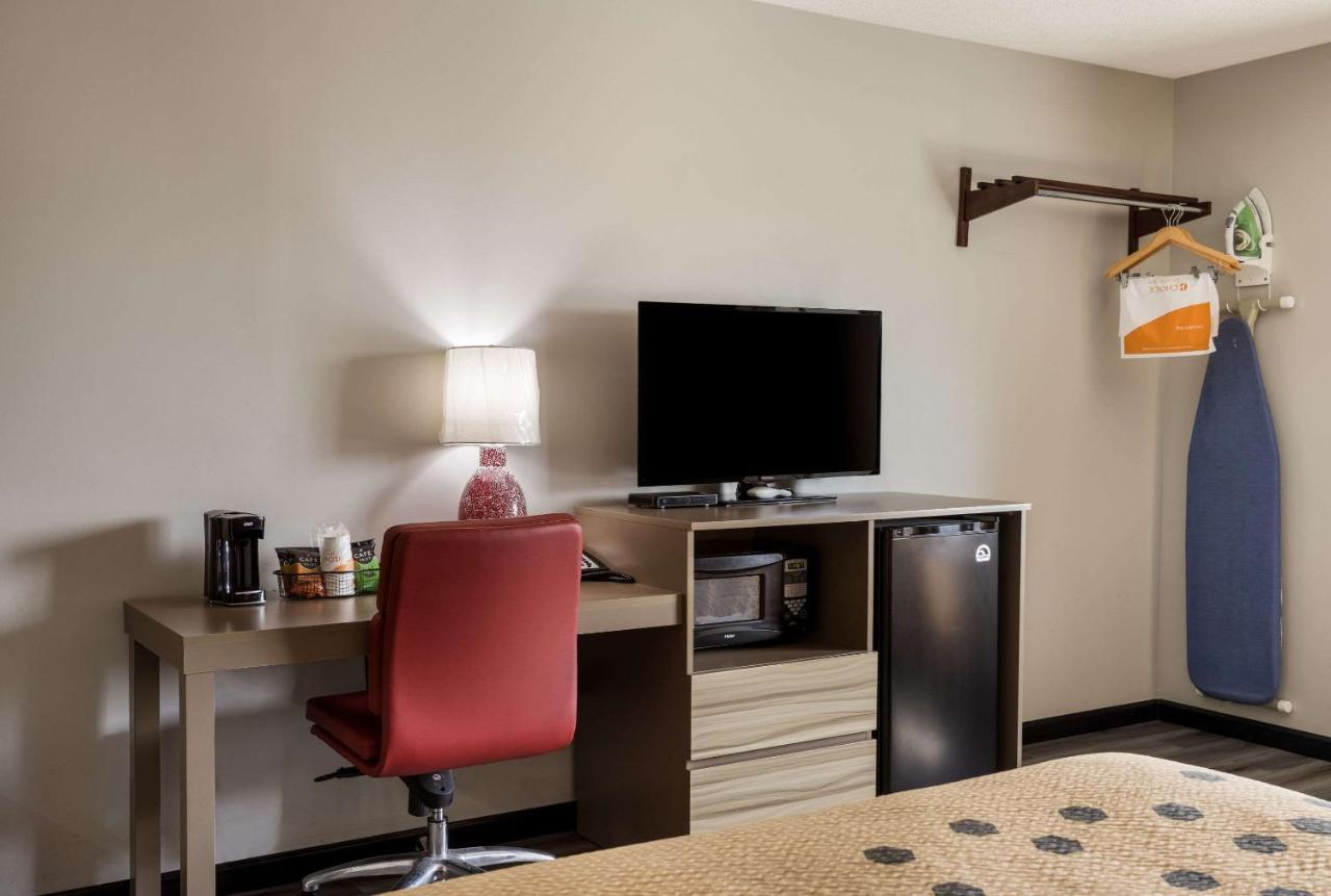 Econo Lodge Inn & Suites Канандейгуа Экстерьер фото