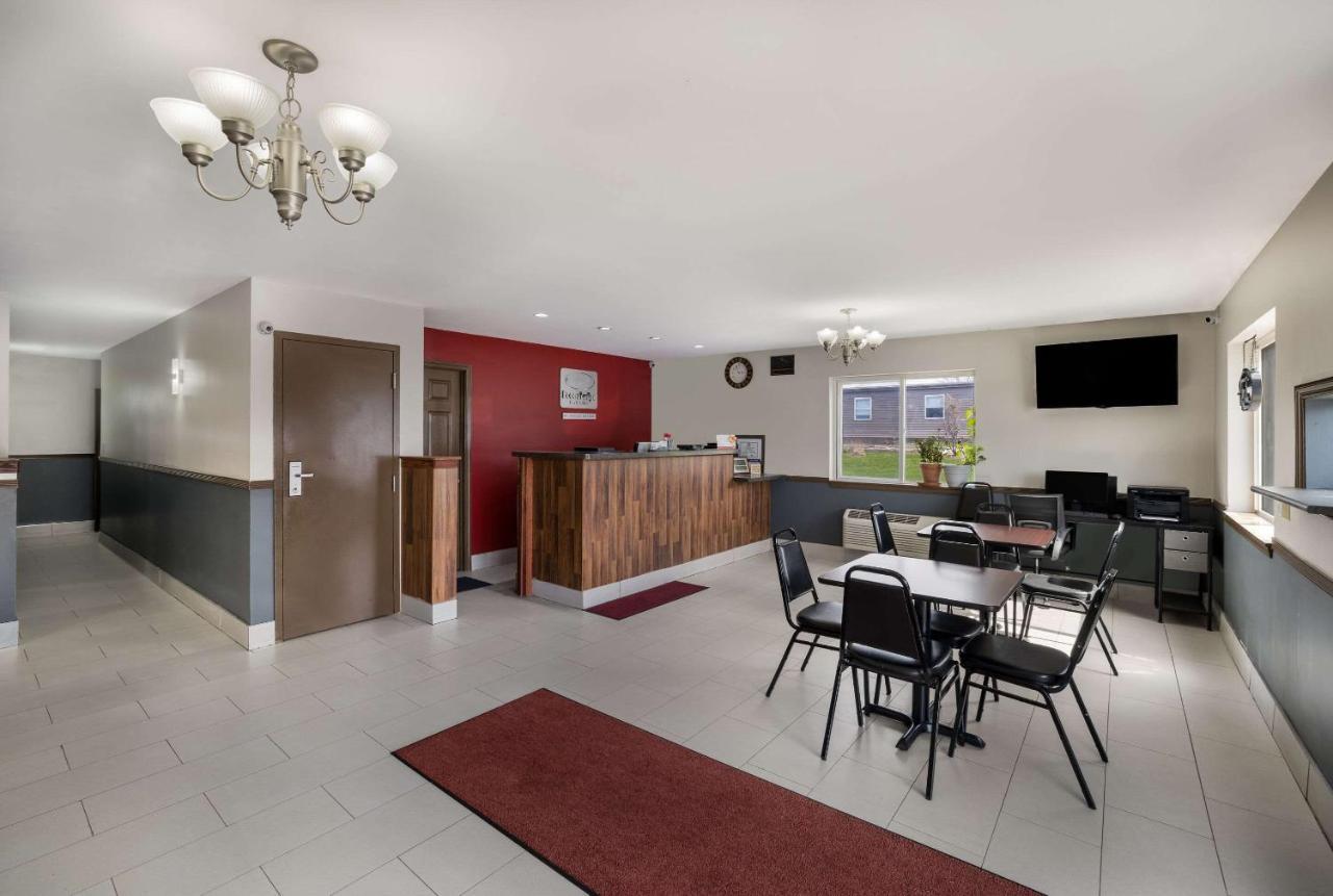 Econo Lodge Inn & Suites Канандейгуа Экстерьер фото