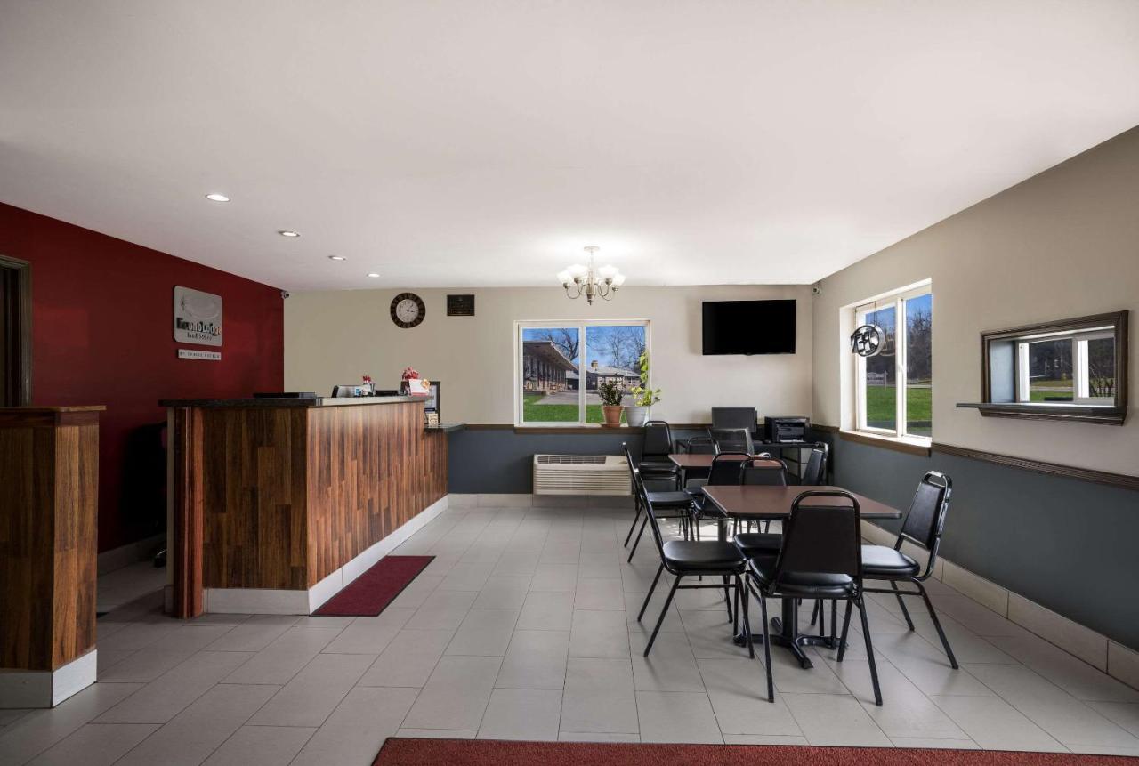 Econo Lodge Inn & Suites Канандейгуа Экстерьер фото