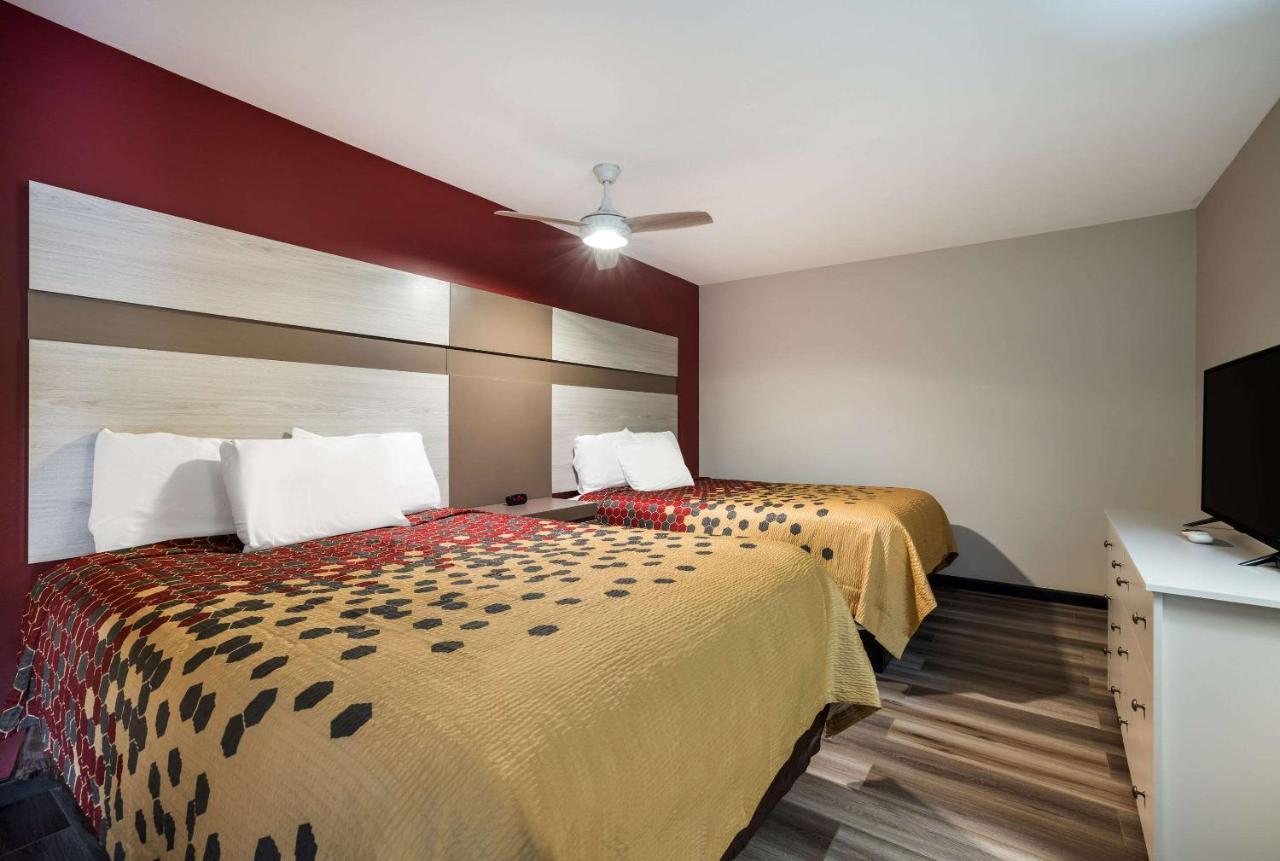 Econo Lodge Inn & Suites Канандейгуа Экстерьер фото