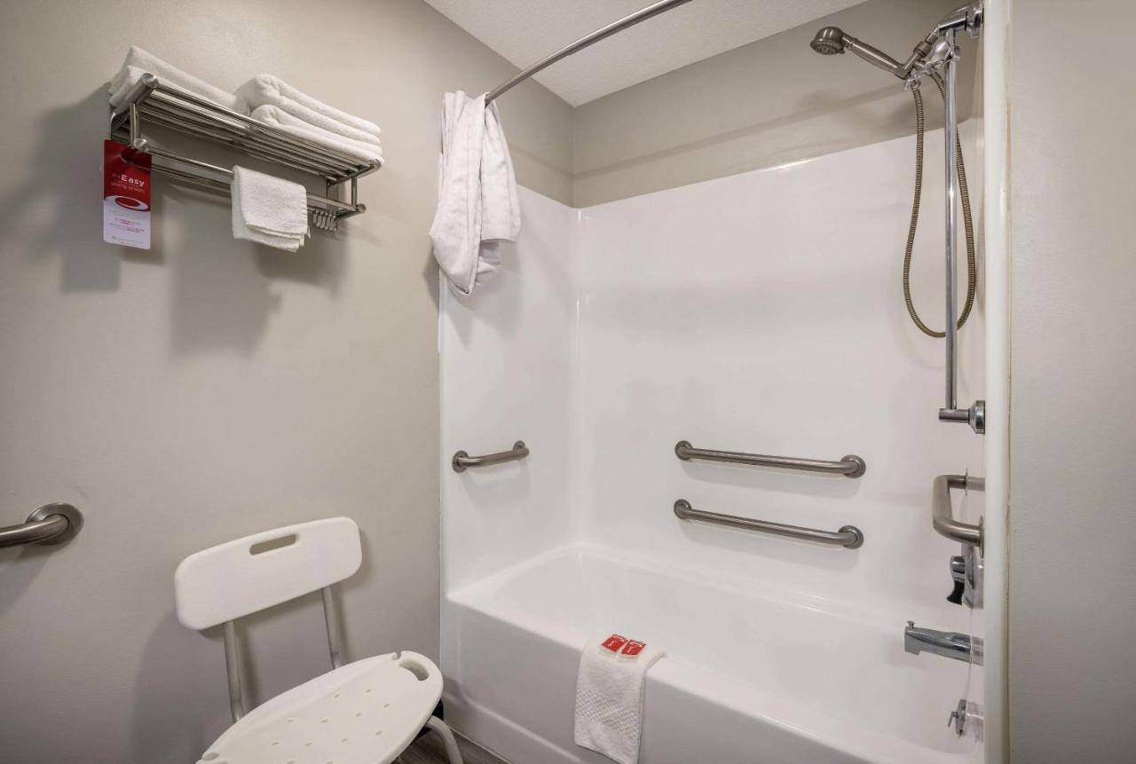 Econo Lodge Inn & Suites Канандейгуа Экстерьер фото