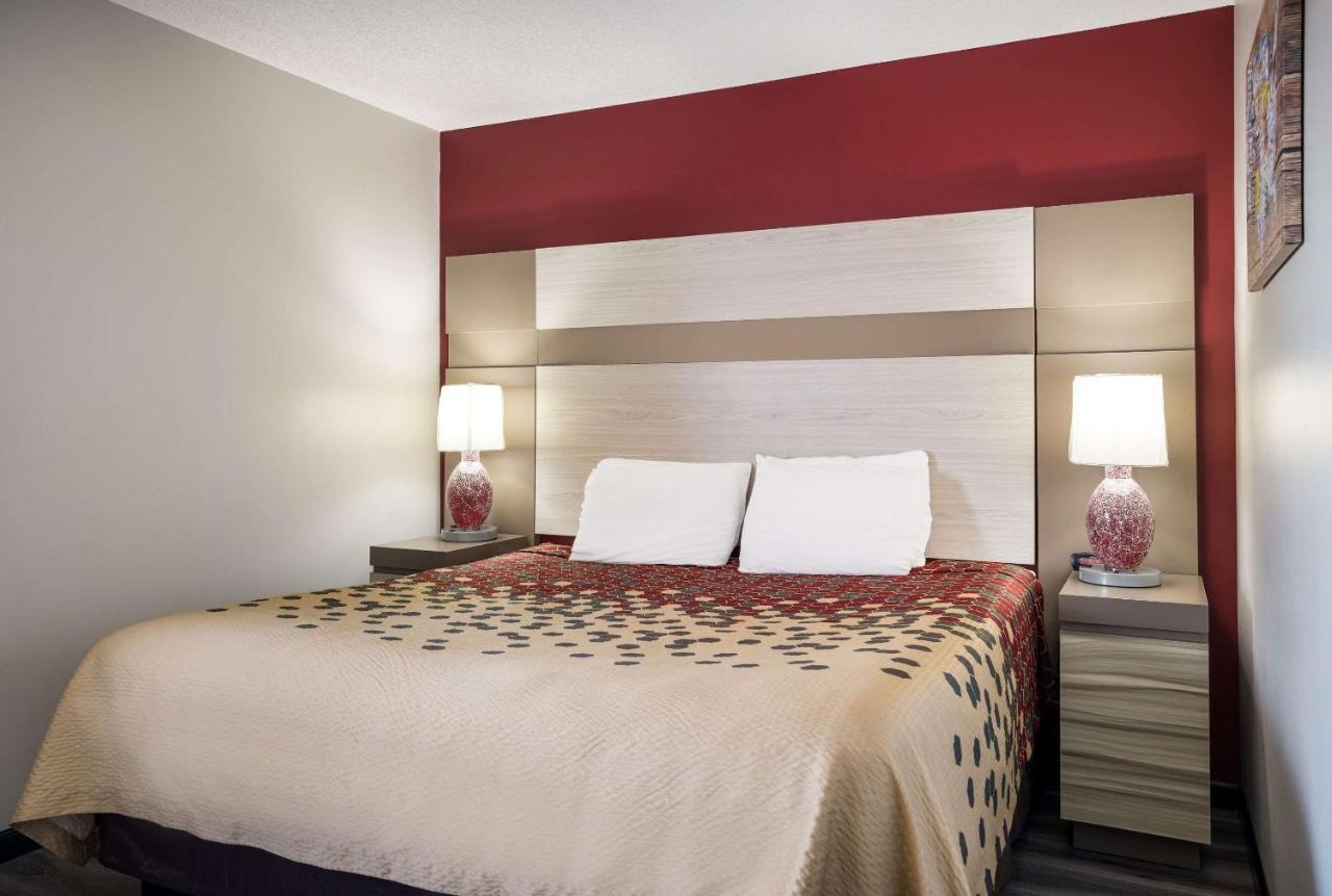 Econo Lodge Inn & Suites Канандейгуа Экстерьер фото