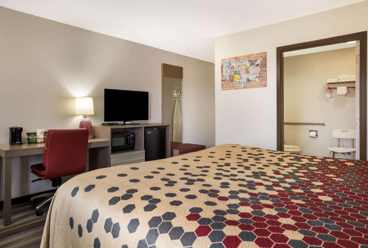 Econo Lodge Inn & Suites Канандейгуа Экстерьер фото