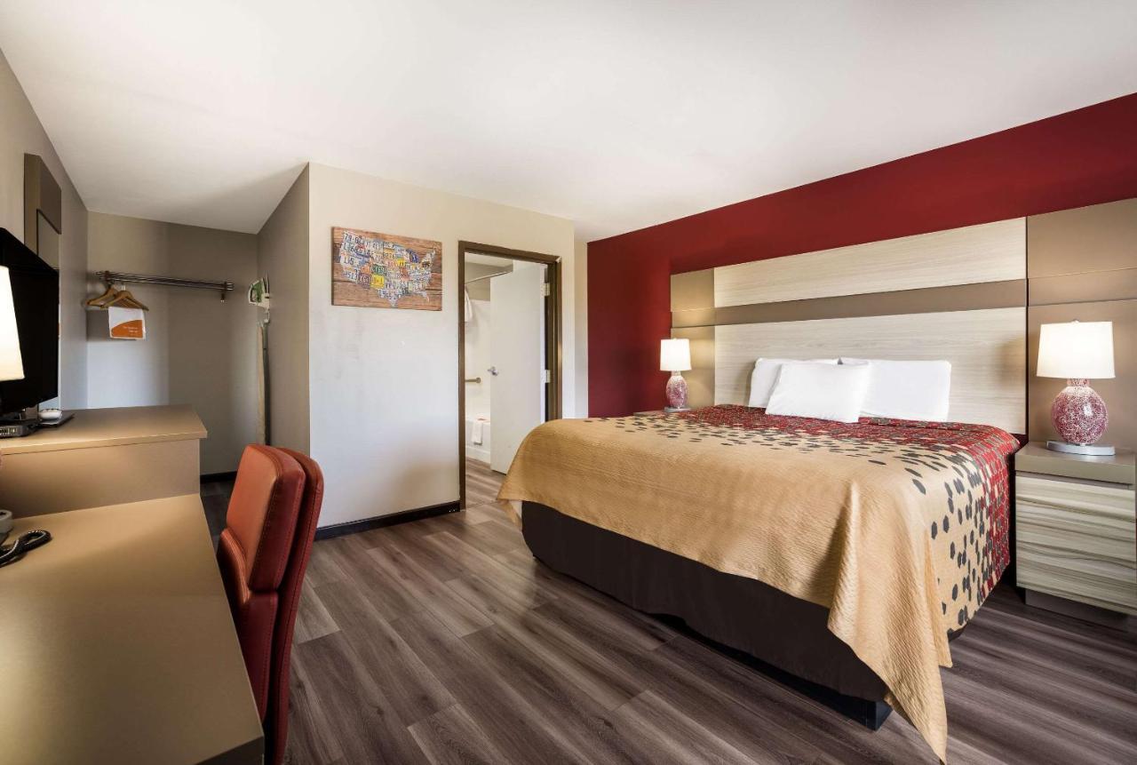Econo Lodge Inn & Suites Канандейгуа Экстерьер фото