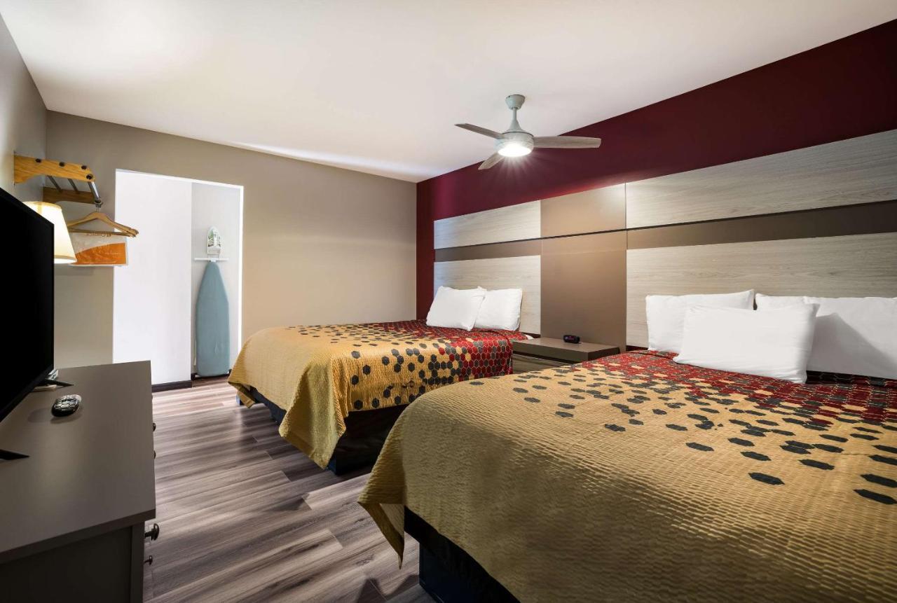 Econo Lodge Inn & Suites Канандейгуа Экстерьер фото