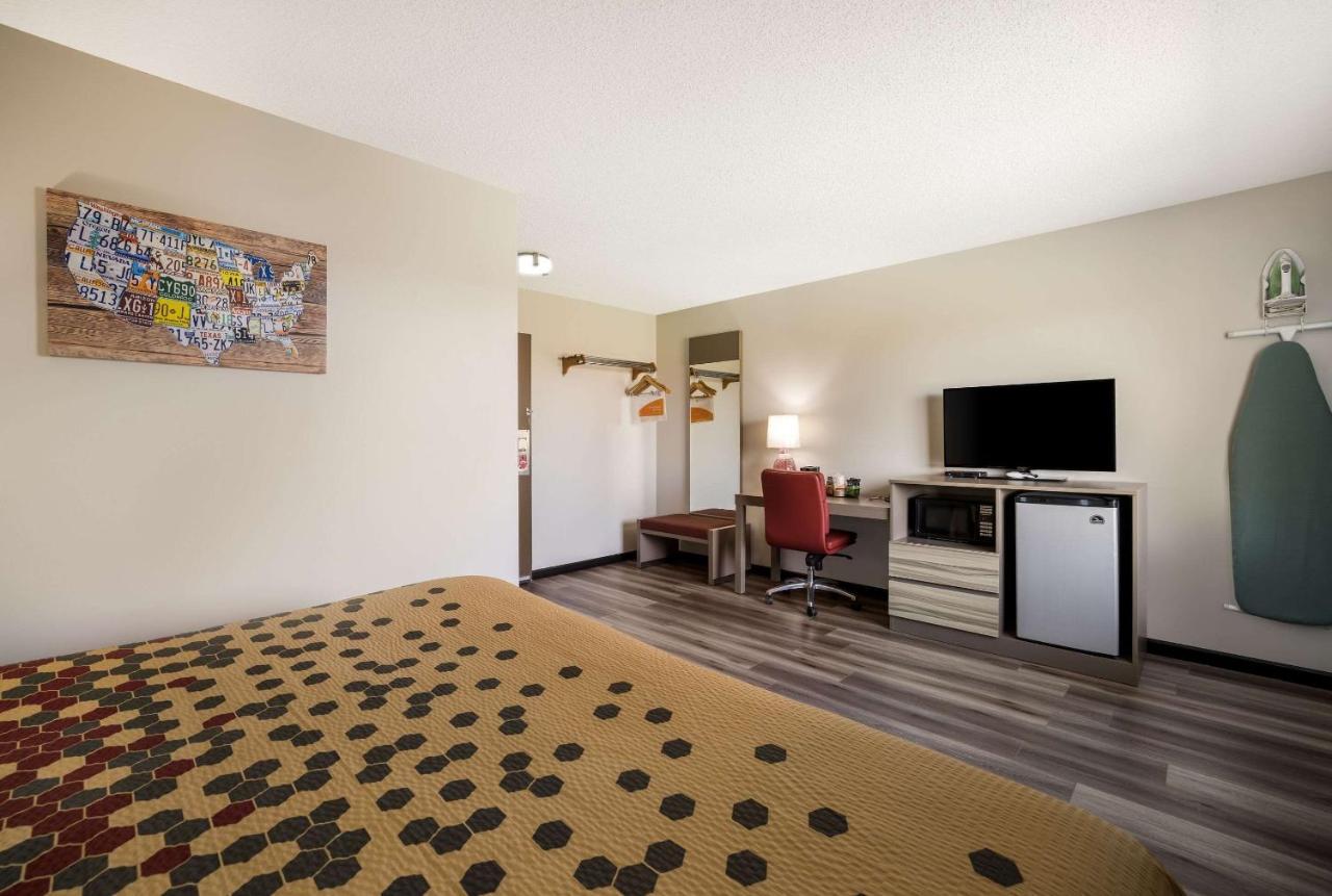 Econo Lodge Inn & Suites Канандейгуа Экстерьер фото