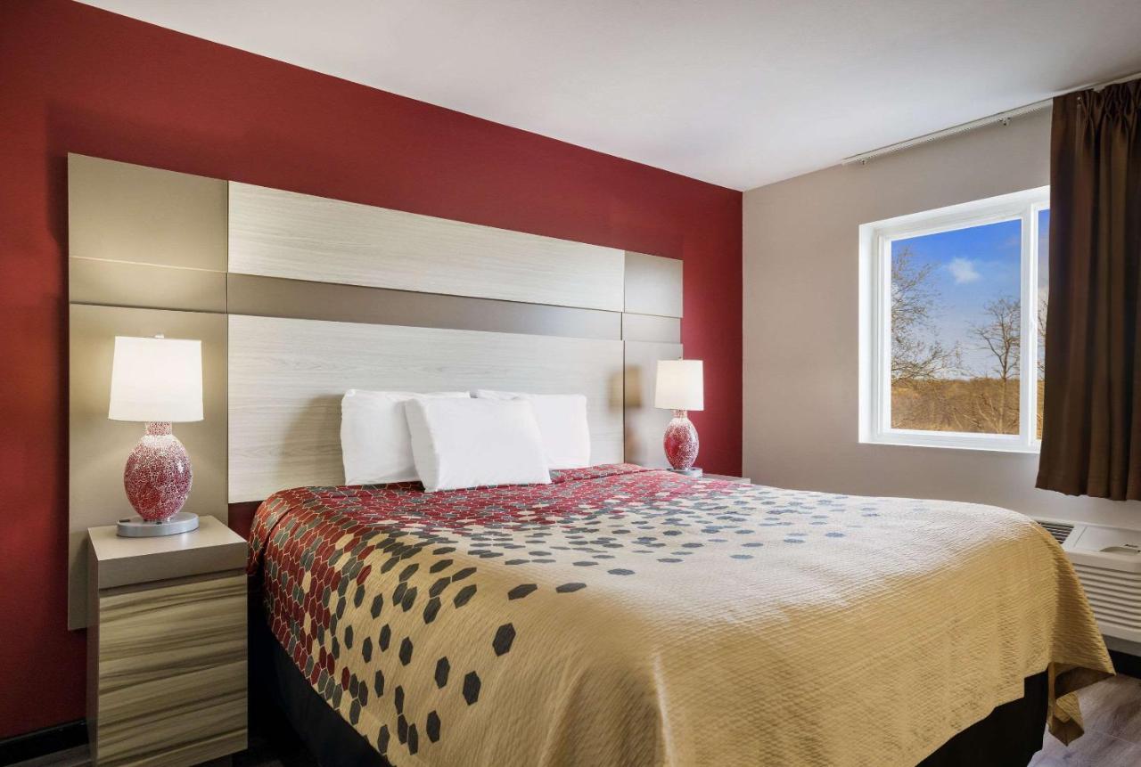 Econo Lodge Inn & Suites Канандейгуа Экстерьер фото