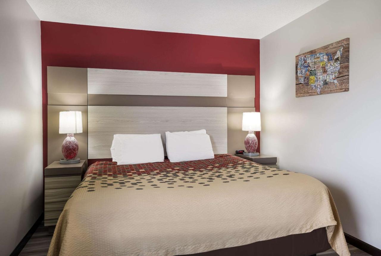 Econo Lodge Inn & Suites Канандейгуа Экстерьер фото