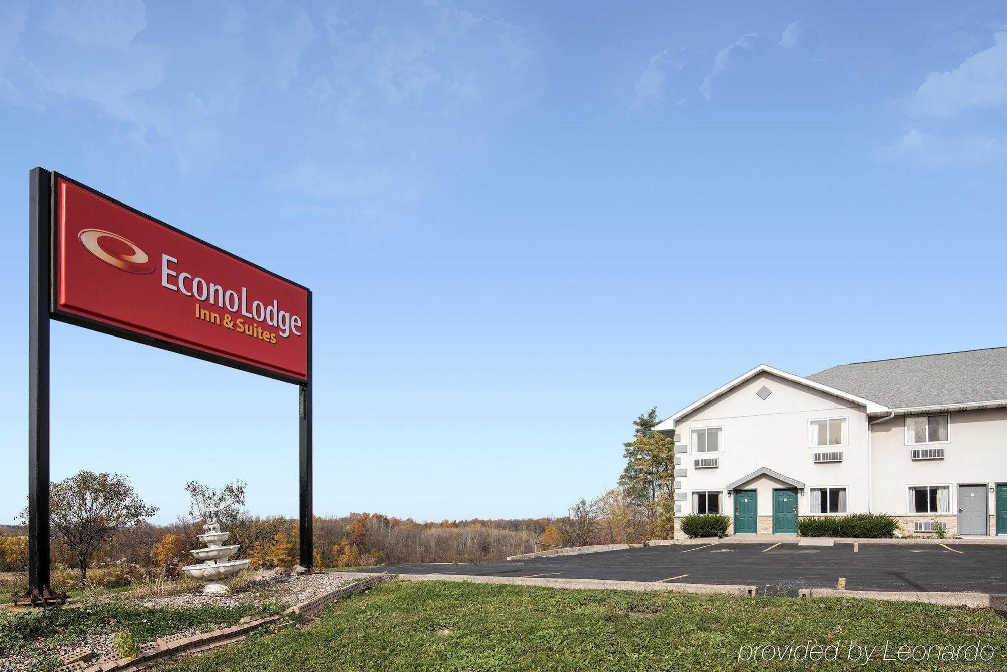 Econo Lodge Inn & Suites Канандейгуа Экстерьер фото