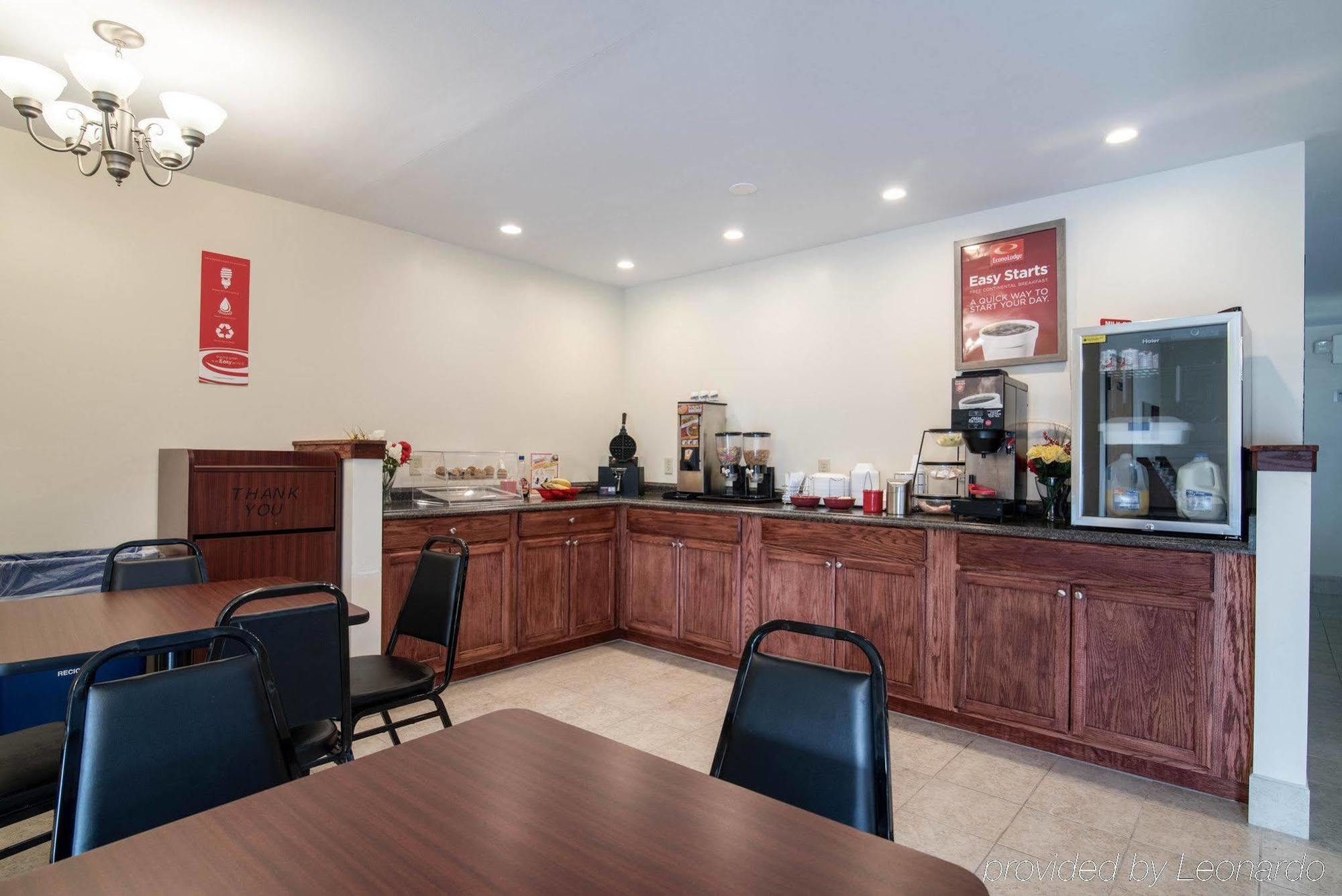 Econo Lodge Inn & Suites Канандейгуа Экстерьер фото