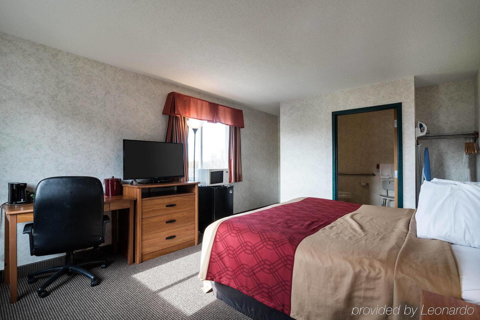 Econo Lodge Inn & Suites Канандейгуа Экстерьер фото