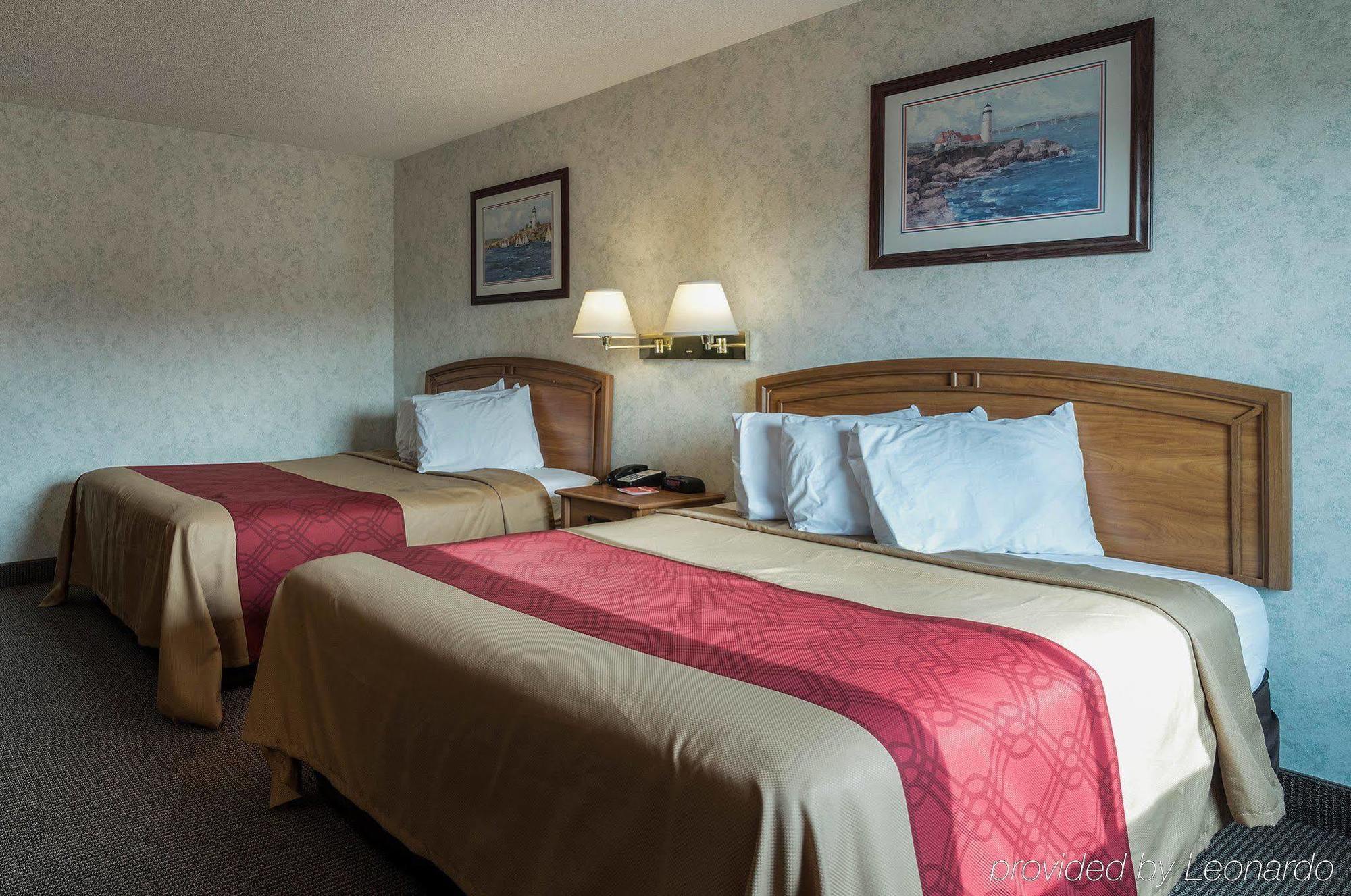 Econo Lodge Inn & Suites Канандейгуа Экстерьер фото