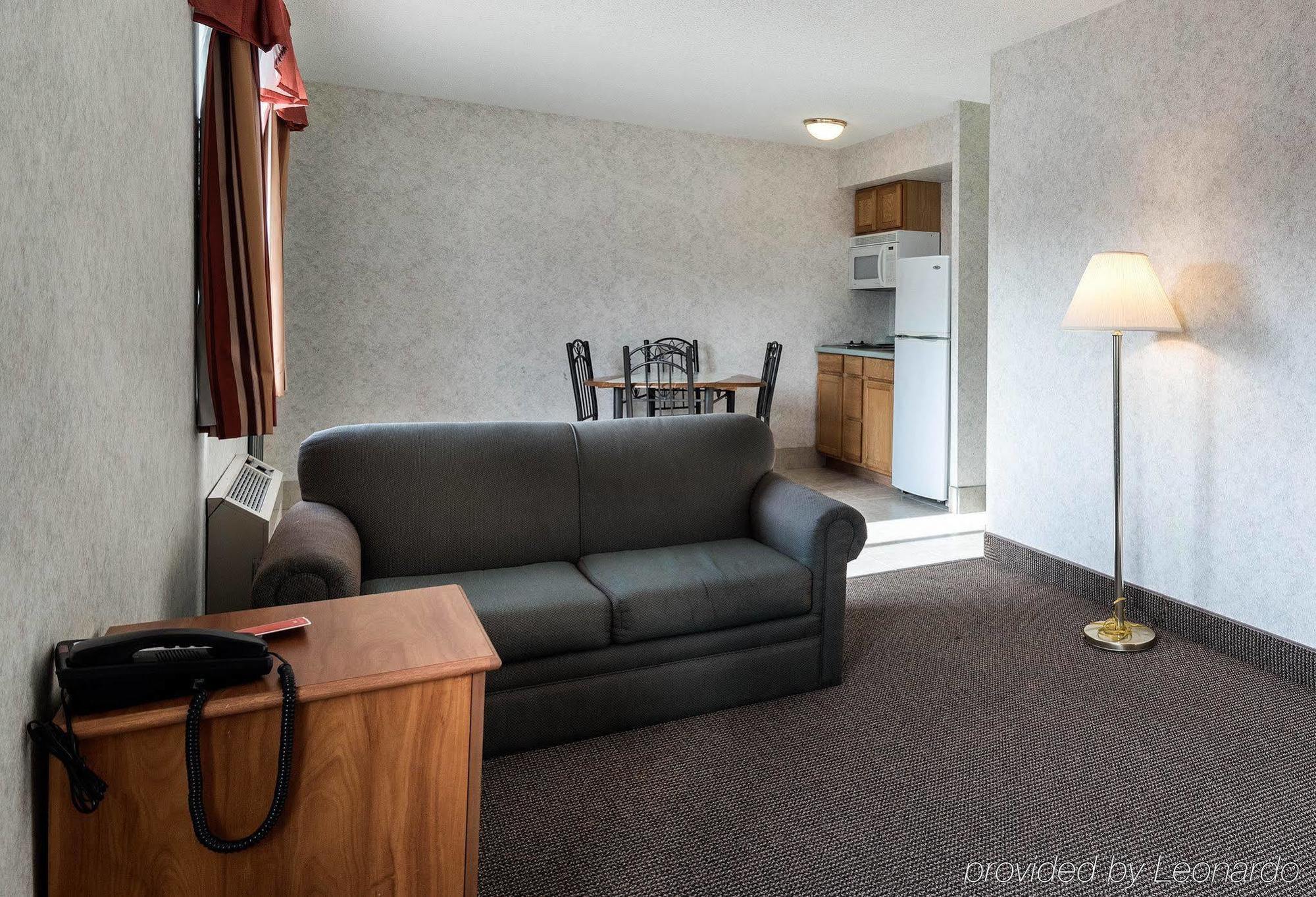 Econo Lodge Inn & Suites Канандейгуа Экстерьер фото